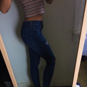 Hollister Jeans - ❤️⭐️Hollister midrise ripped jeans. Hollister Jeans - ❤️⭐️Hollister midrise ripped jeans.